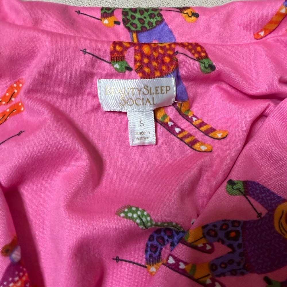 Beauty Sleep Social Pink Ski Pajama Set. Women’s Small. Shorts & Long Sleeve. - Picture 3 of 4